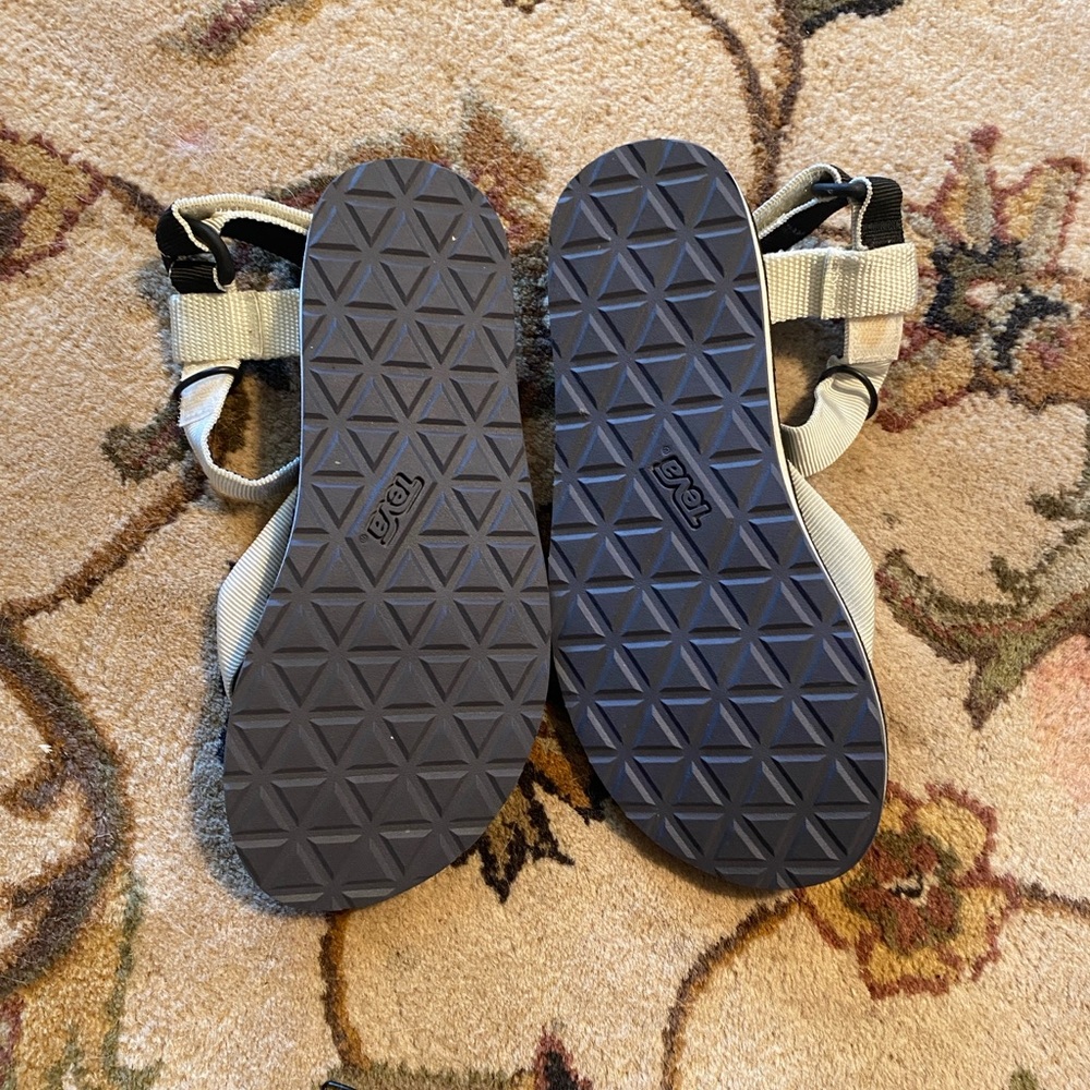 Teva Black and White Striped Sandals flip flop style size 6 like new - Picture 3 of 7
